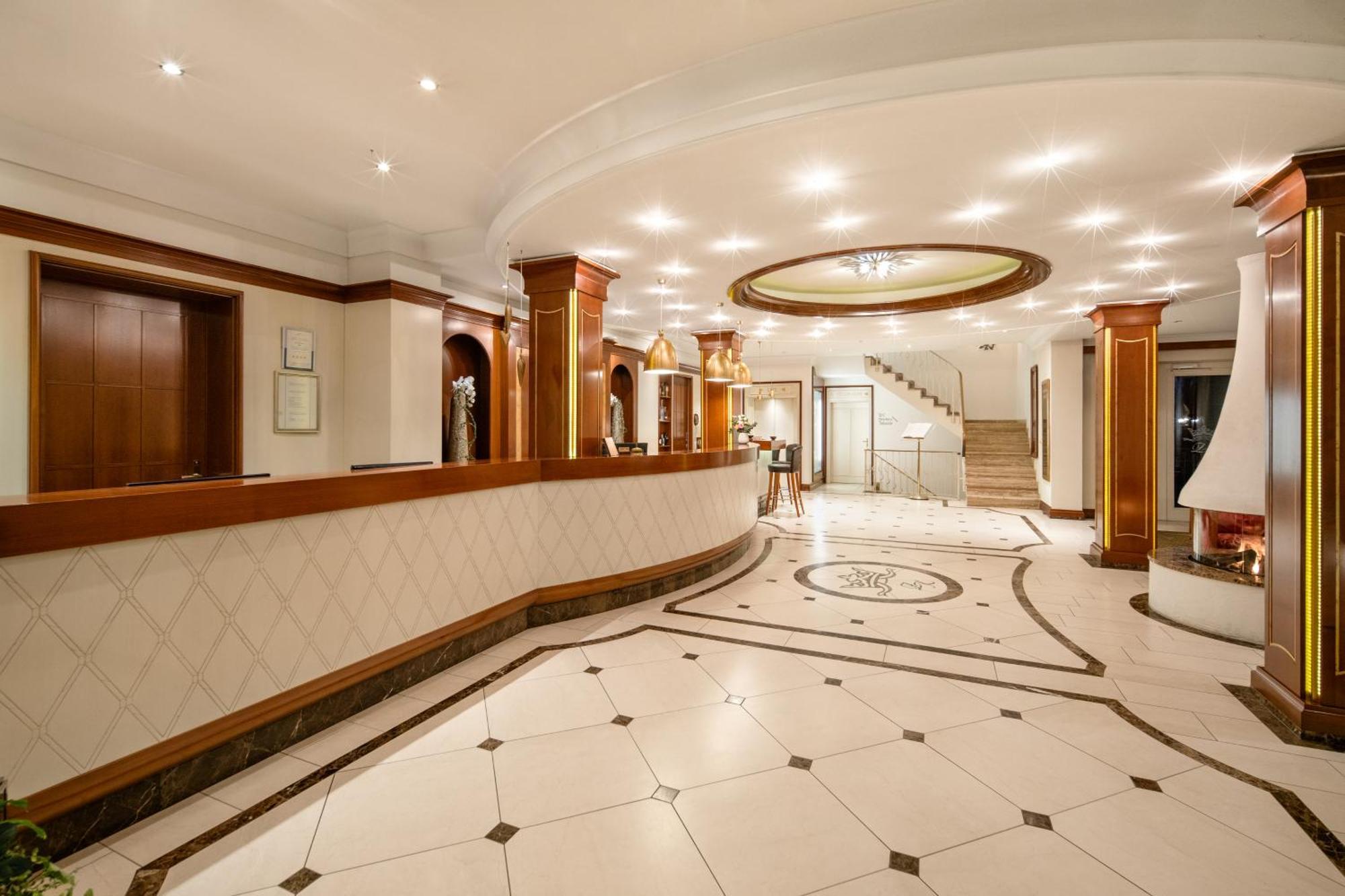 Hotel Dreifluessehof Пассау Экстерьер фото